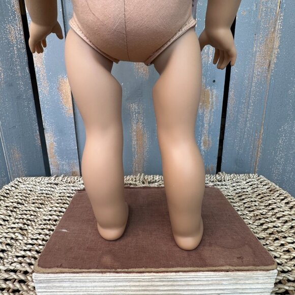 American Girl Corinne Tan GOTY 2022 - Picture 10 of 16